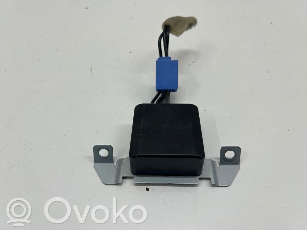 Mazda 3 Aerial antenna amplifier 