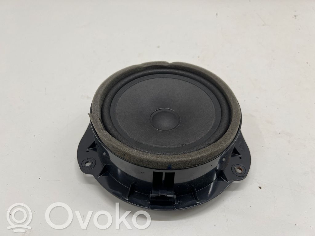 Audi Q5 SQ5 FY Takaoven kaiutin 