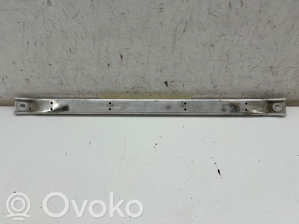 Muu moottoritilan osa   J9D33B329AB
