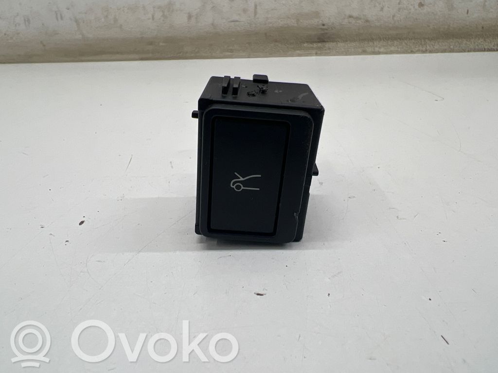Jaguar I-Pace Tailgate opening switch 