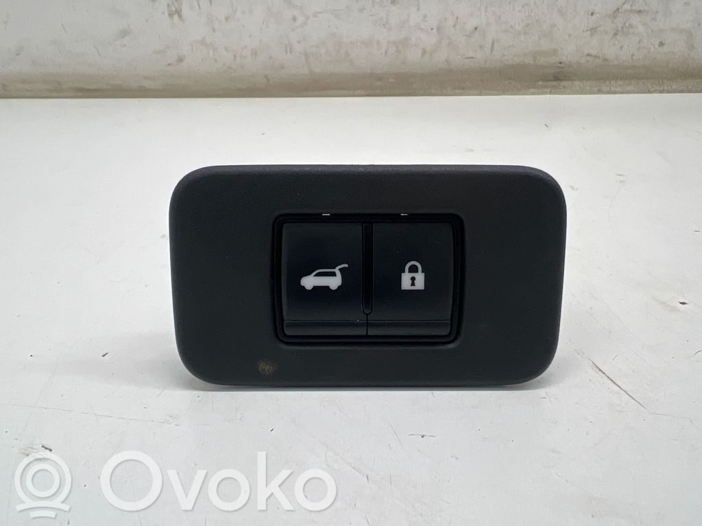Przycisk otwierania klapy bagażnika   909706RA0A