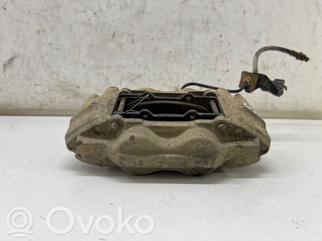 Toyota Hilux VIII Zacisk hamulcowy przedni