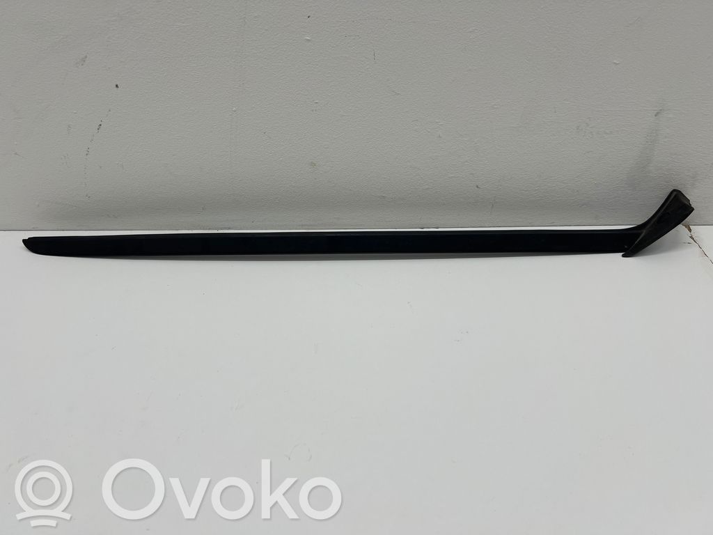 Opel Astra L Moldura del parabrisas