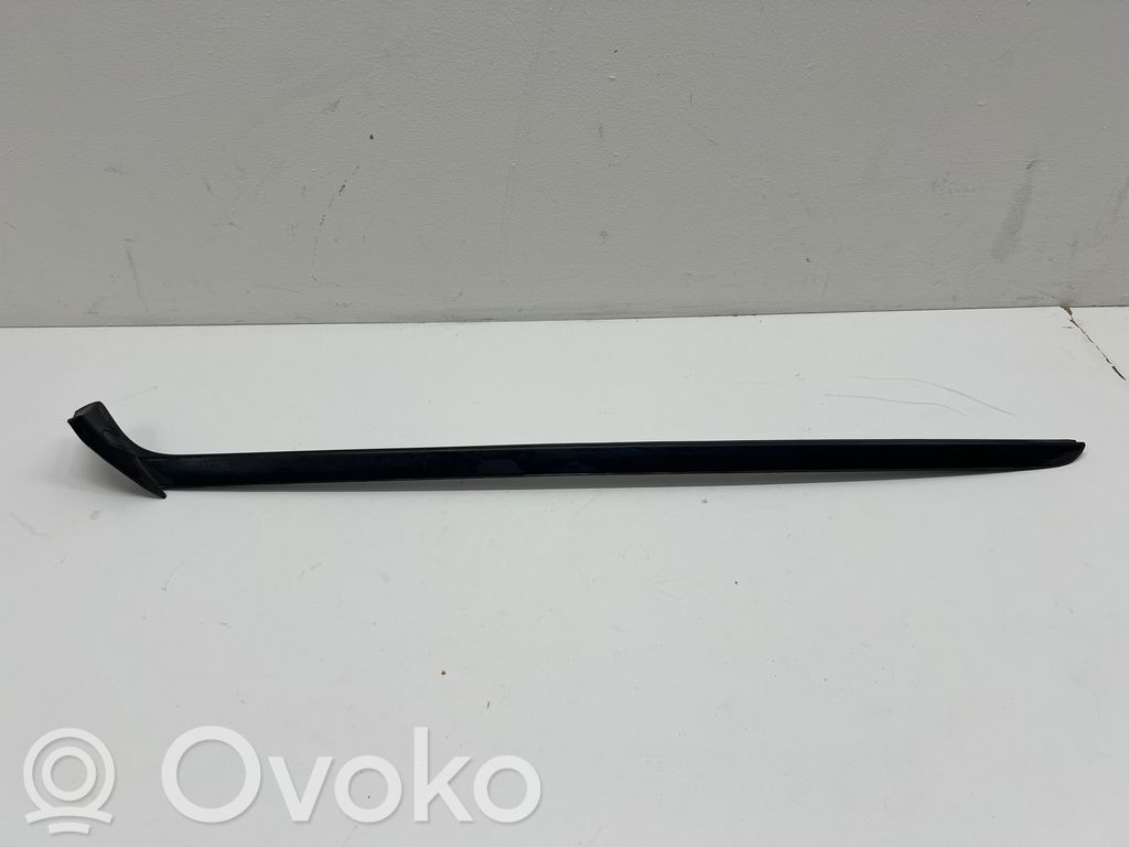 Opel Astra L Moldura del parabrisas