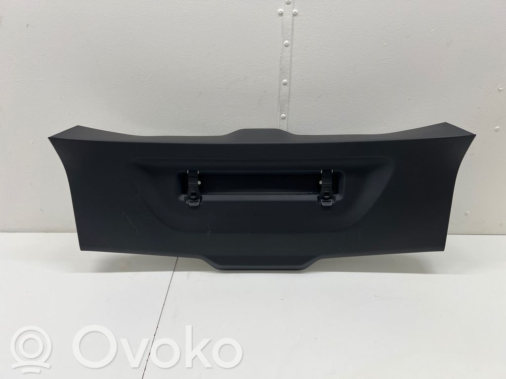 Opel Astra L Moldura de la puerta trasera