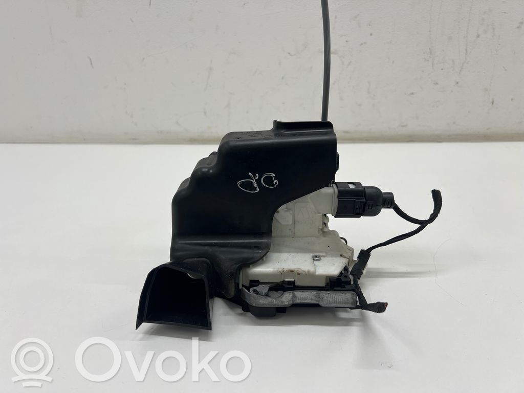 Audi A4 S4 B9 8W Etuoven lukko 
