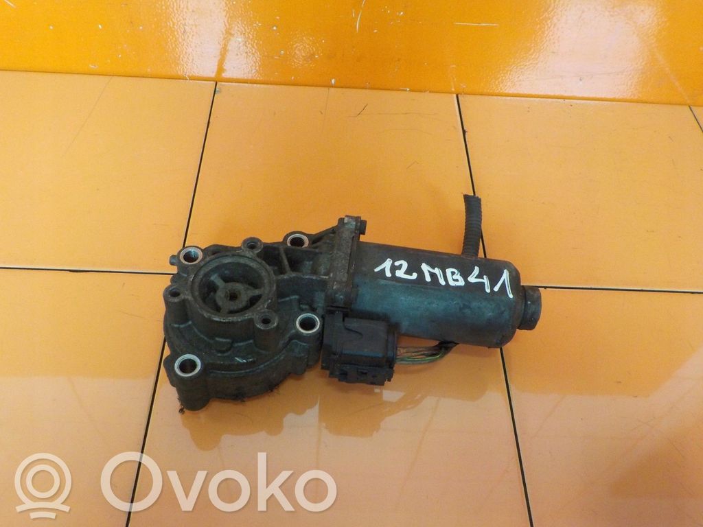 Land Rover Discovery 3 - LR3 Pavarų dėžės detalė 