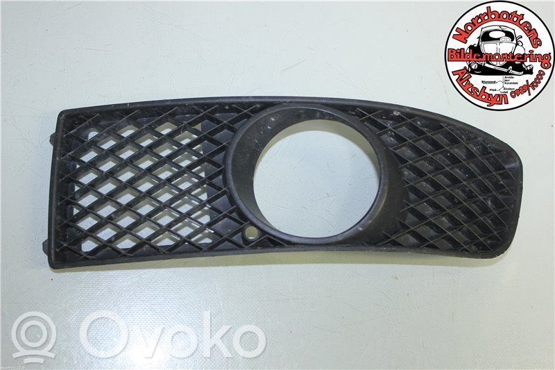 Volkswagen Polo III 6N 6N2 6NF Front bumper lower grill 