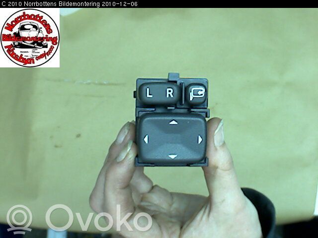 Isuzu D-Max Wing mirror switch 