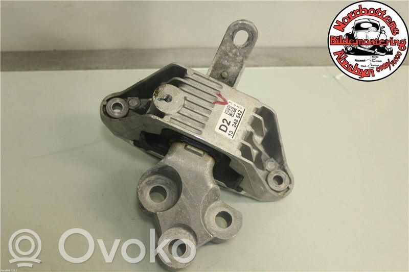 Engine mounting bracket   P682047,13248542