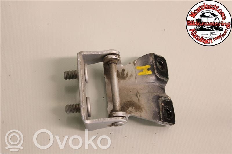 Subaru Outback Tailgate/trunk/boot hinge 