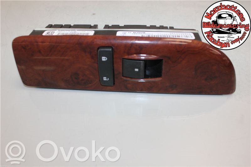 Chevrolet Avalanche Electric window control switch 