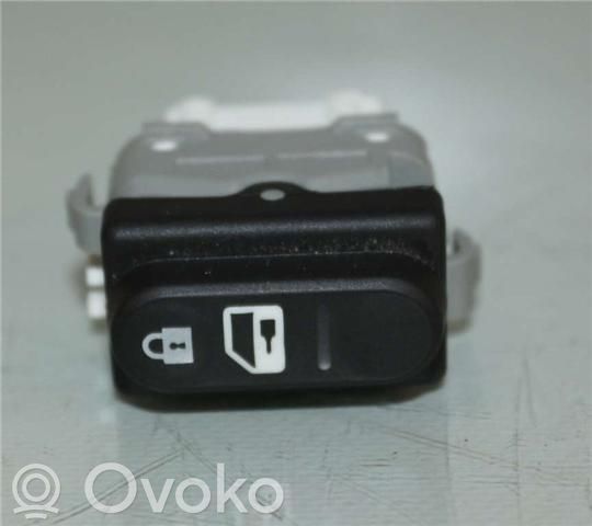 Nissan Qashqai+2 Central locking switch button 