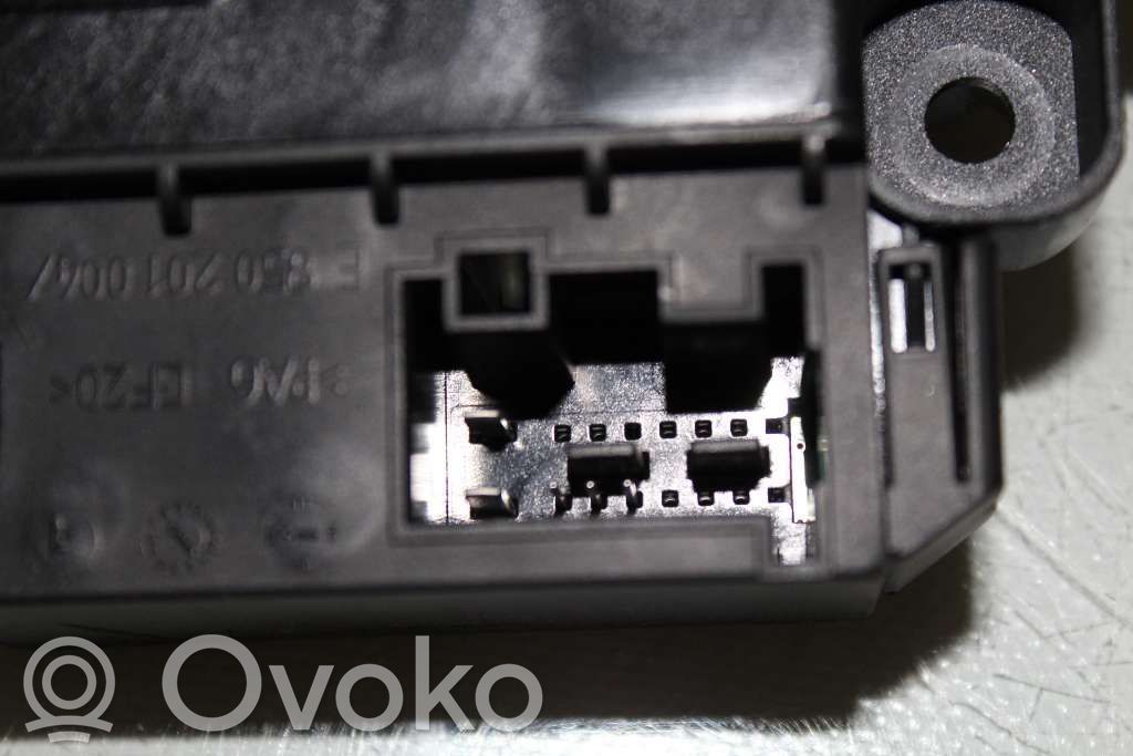 Volkswagen Polo V 6R Silniczek podnoszenia szyby drzwi tylnych 