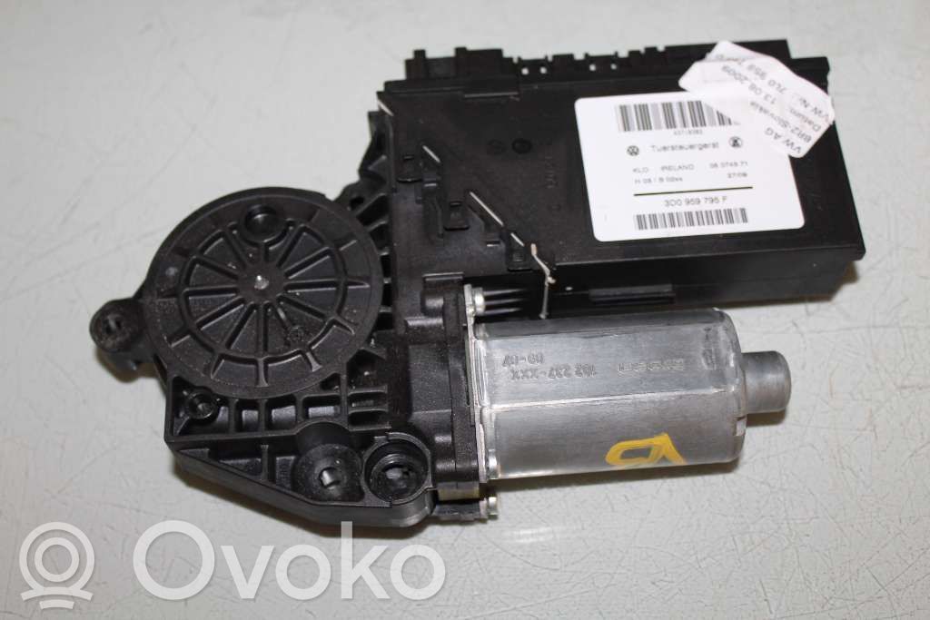 Silniczek podnoszenia szyby drzwi tylnych   95562470301