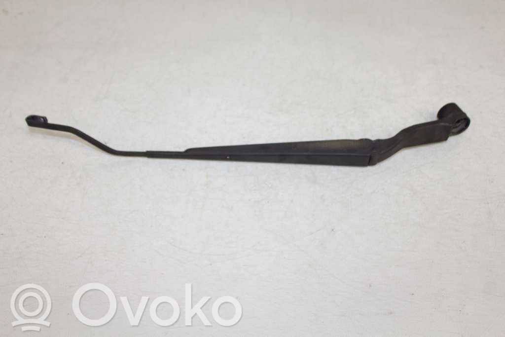 Front wiper blade arm