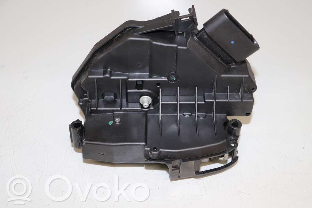 Ford Focus Priekšpusē slēdzene 