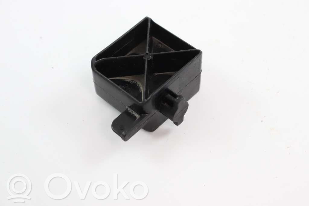 Volvo V60 Radiator support slam panel bracket 
