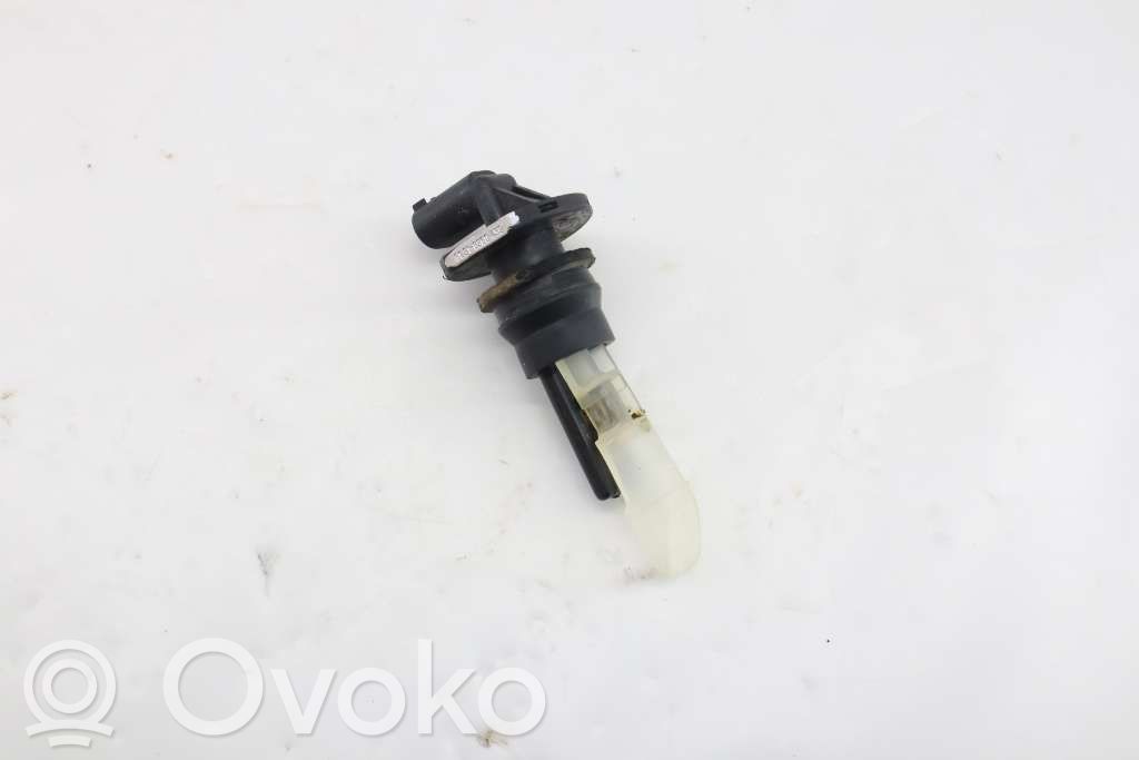 BMW 5 E39 Windshield washer fluid level sensor 