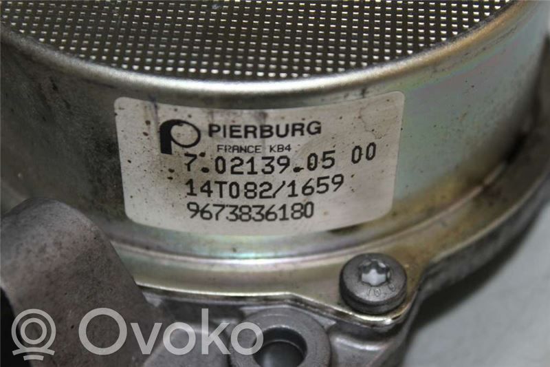 Ford Kuga II Vacuum pump 