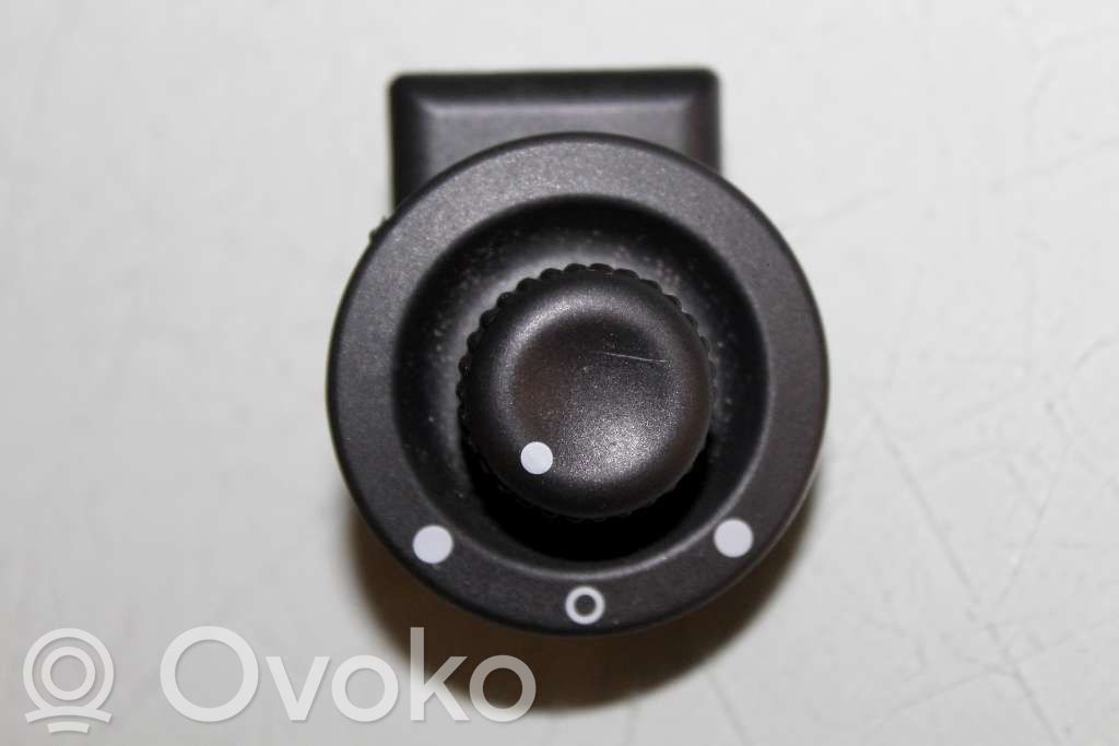 Dacia Duster Wing mirror switch 