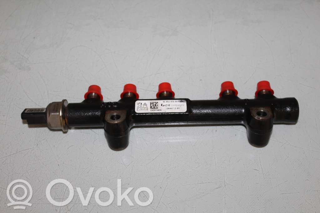 Volvo V60 Listwa wtryskowa 