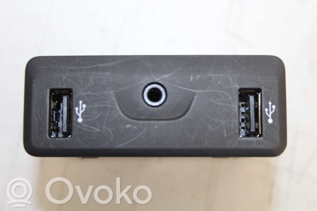 Renault Megane IV Enchufe conector USB 