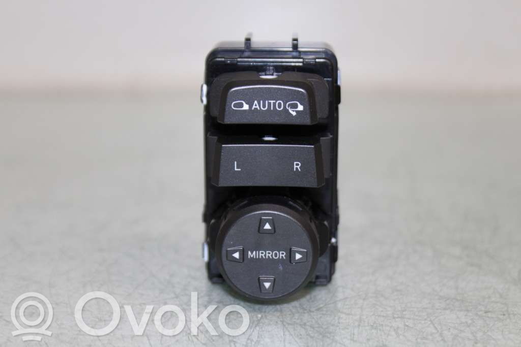 Hyundai i30 Wing mirror switch 