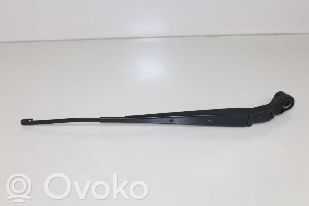 Nissan Note (E12) Front wiper blade arm 