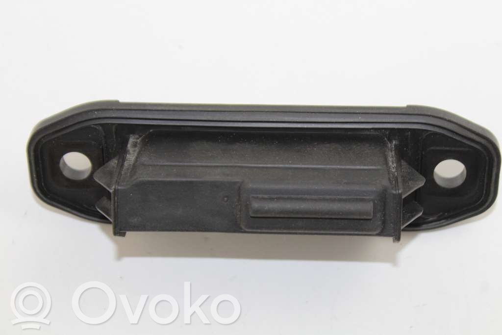 Tailgate/boot open switch button
