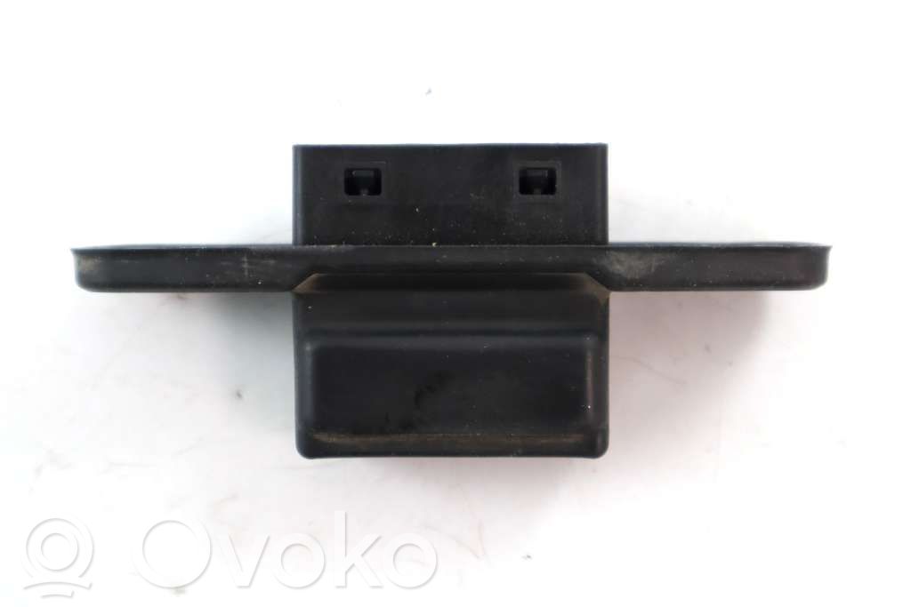 Mazda CX-5 Tailgate/boot open switch button 