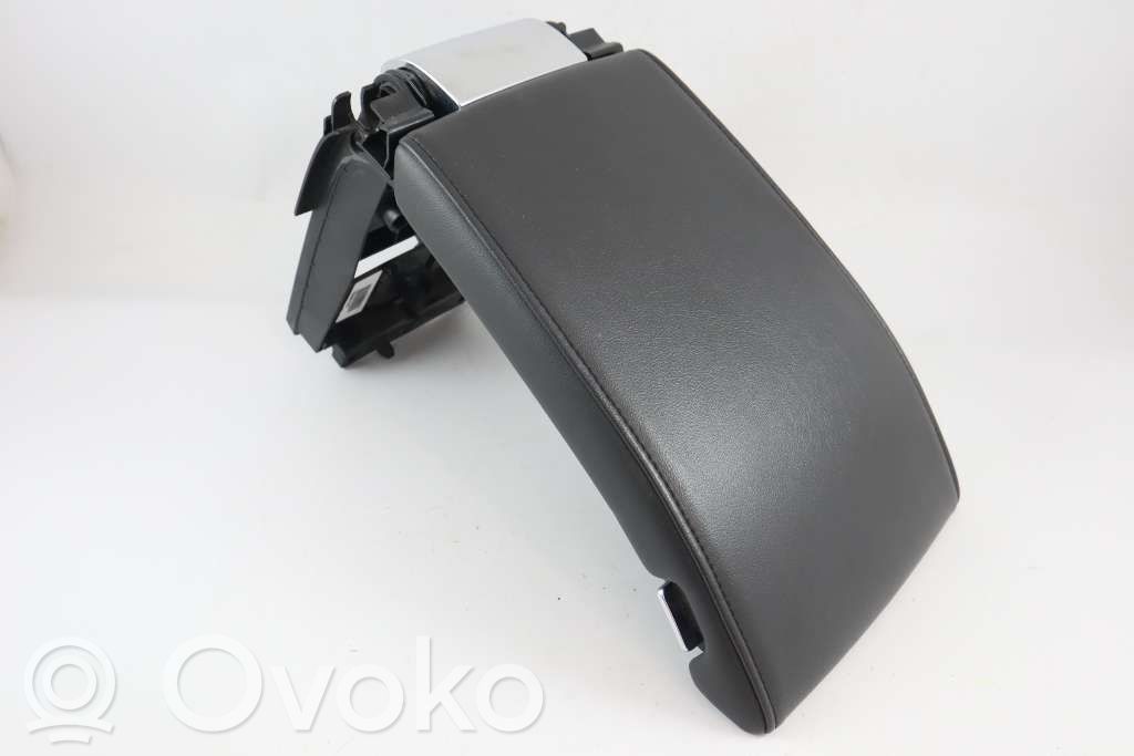 Volvo XC70 Armrest 