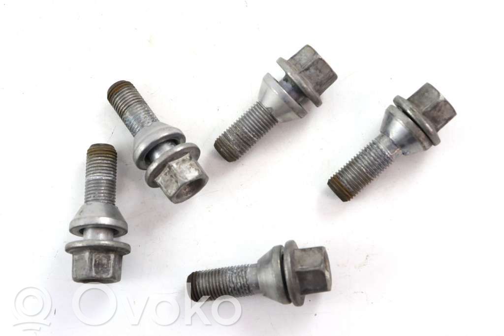Volvo V60 Tuercas/tornillos 