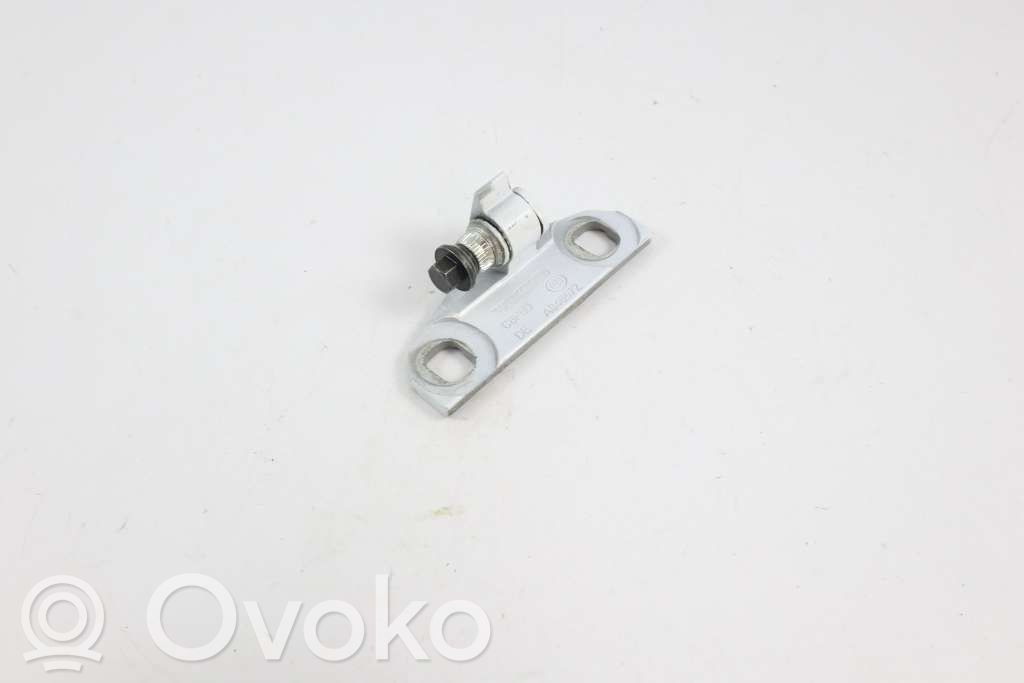 Volvo XC60 Front door upper hinge 