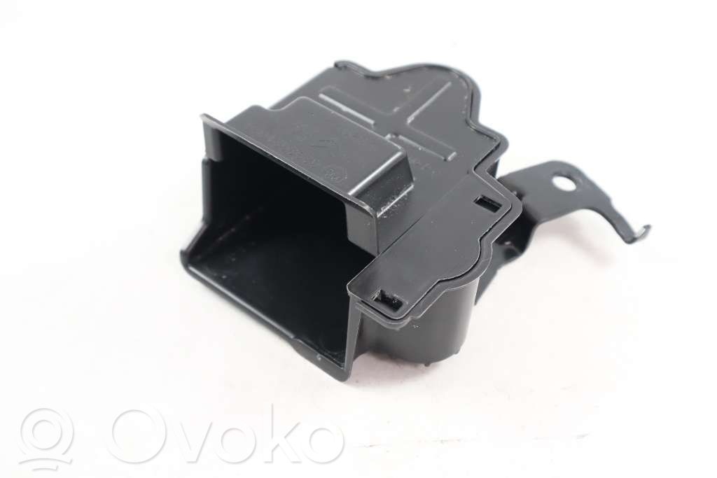 Peugeot 208 I Ignition relay 