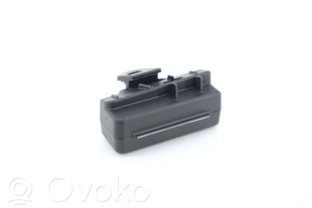 Volvo XC70 Luz interna puerta delantera 