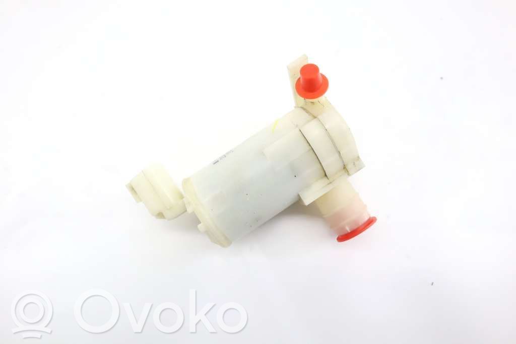 Isuzu D-Max Windscreen/windshield washer pump 