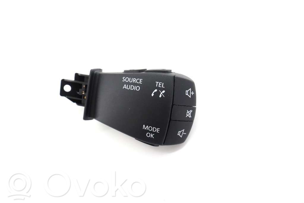 Dacia Duster II Steering wheel buttons/switches 