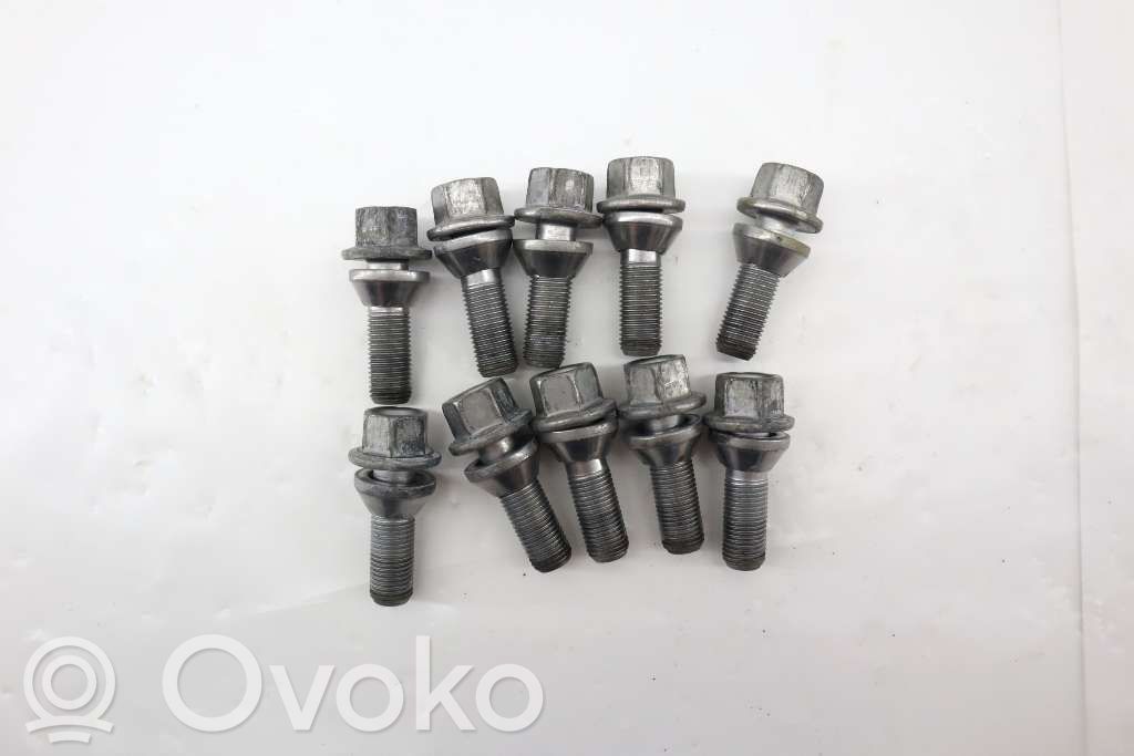 Volvo XC90 Tuercas/tornillos 