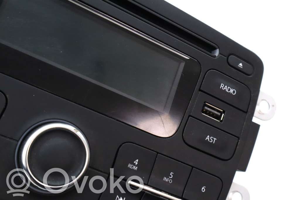 Dacia Sandero Panel / Radioodtwarzacz CD/DVD/GPS 