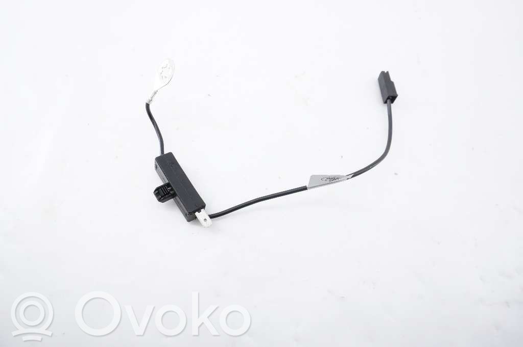 Ford Kuga II Pystyantennivahvistin 