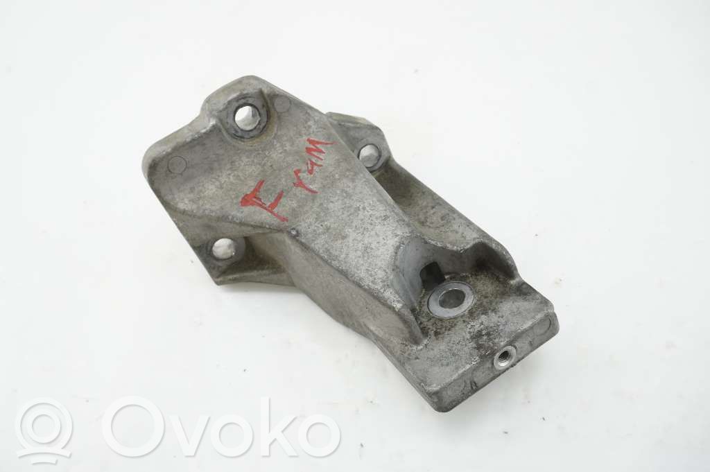 Volvo S80 Engine mounting bracket 