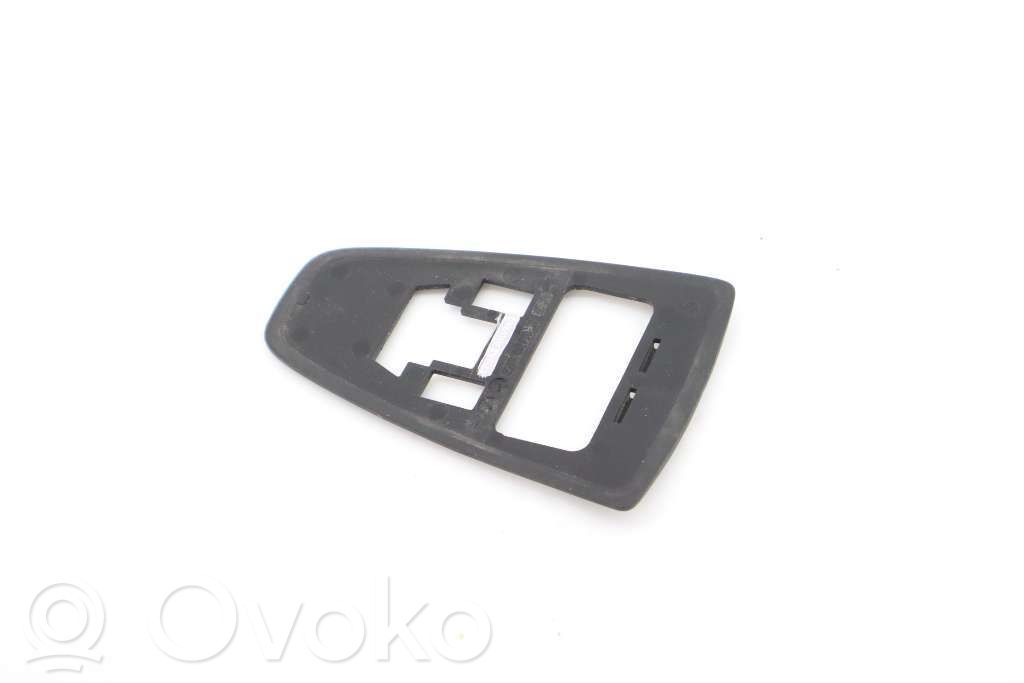 Klamka zewnętrzna drzwi przednich   31462106,31462106