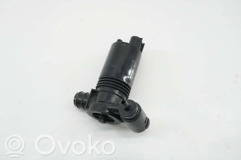 Nissan Juke I F15 Windscreen/windshield washer pump 