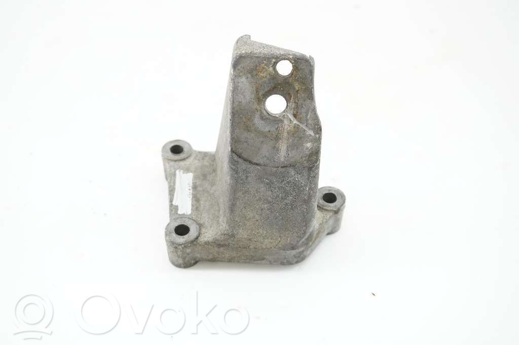 Engine mounting bracket   8250087,1329561