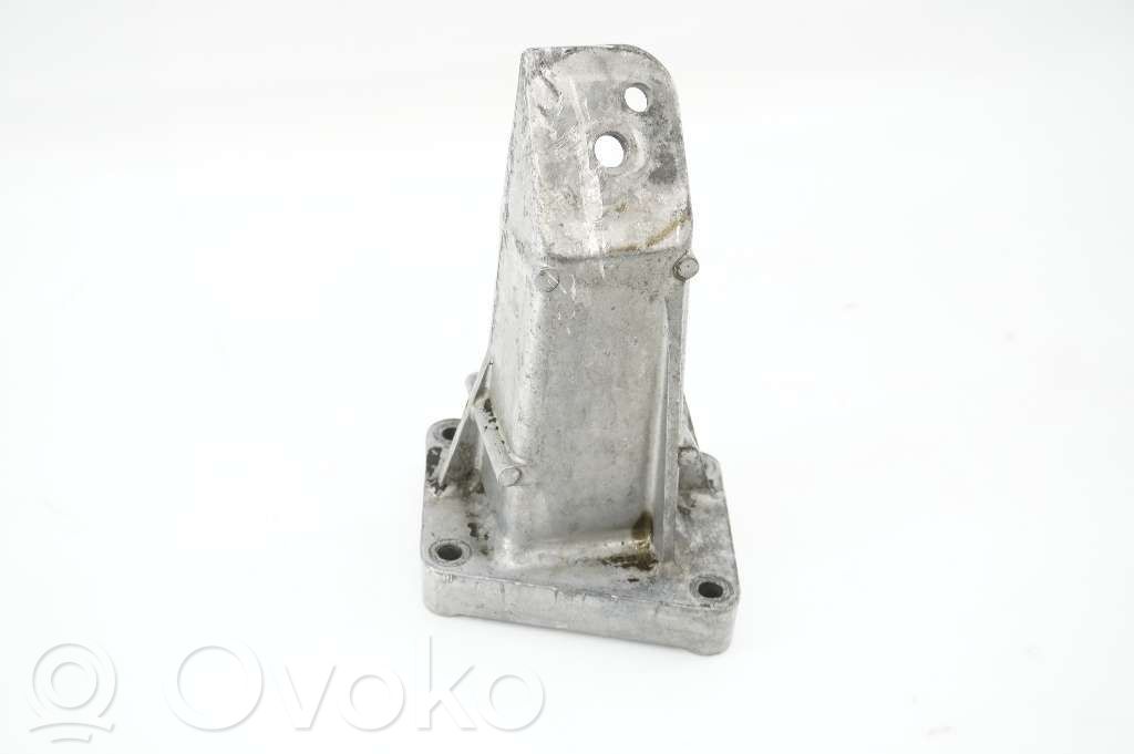 Engine mounting bracket   8250081,1329559