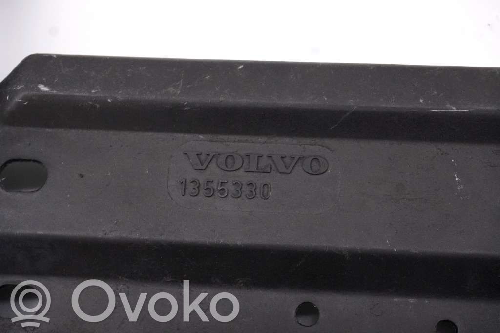 Volvo 740 Radiatoru paneļa augšējā daļa (televizors) 
