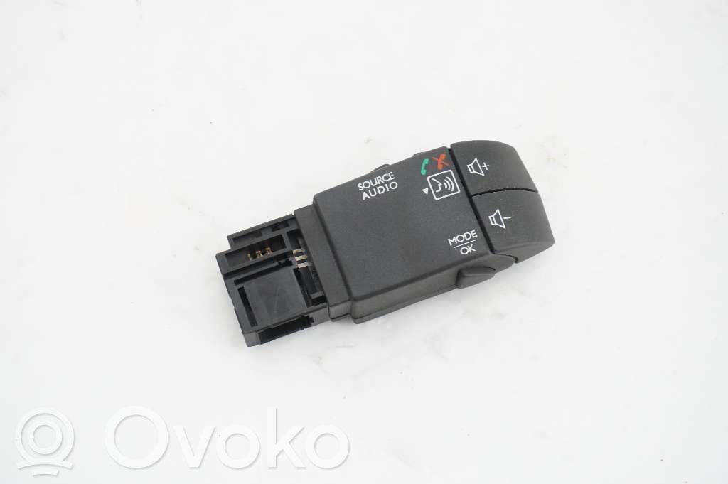 Renault Trafic II (X83) Steering wheel buttons/switches 