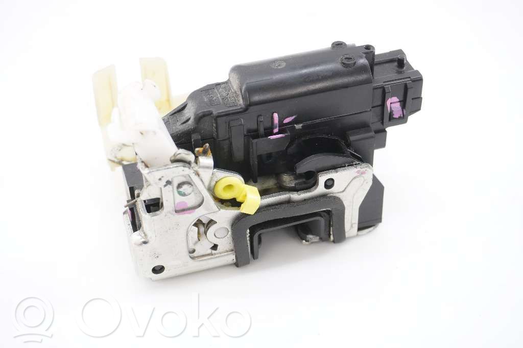 Dacia Duster Front door lock 