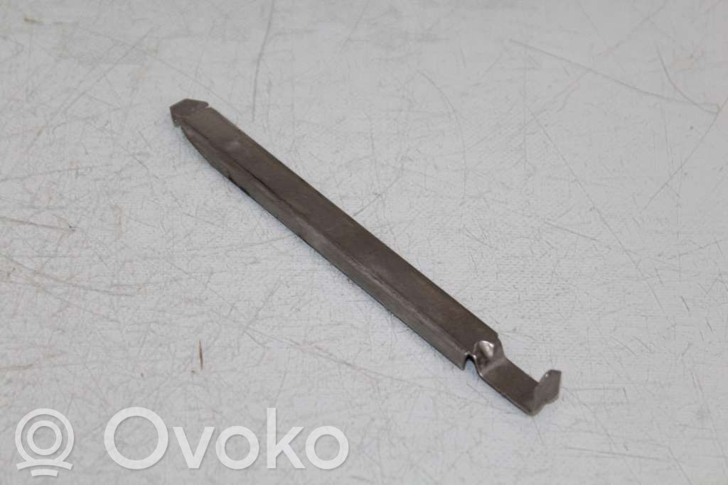 Volvo V50 Ajovalon kannake 